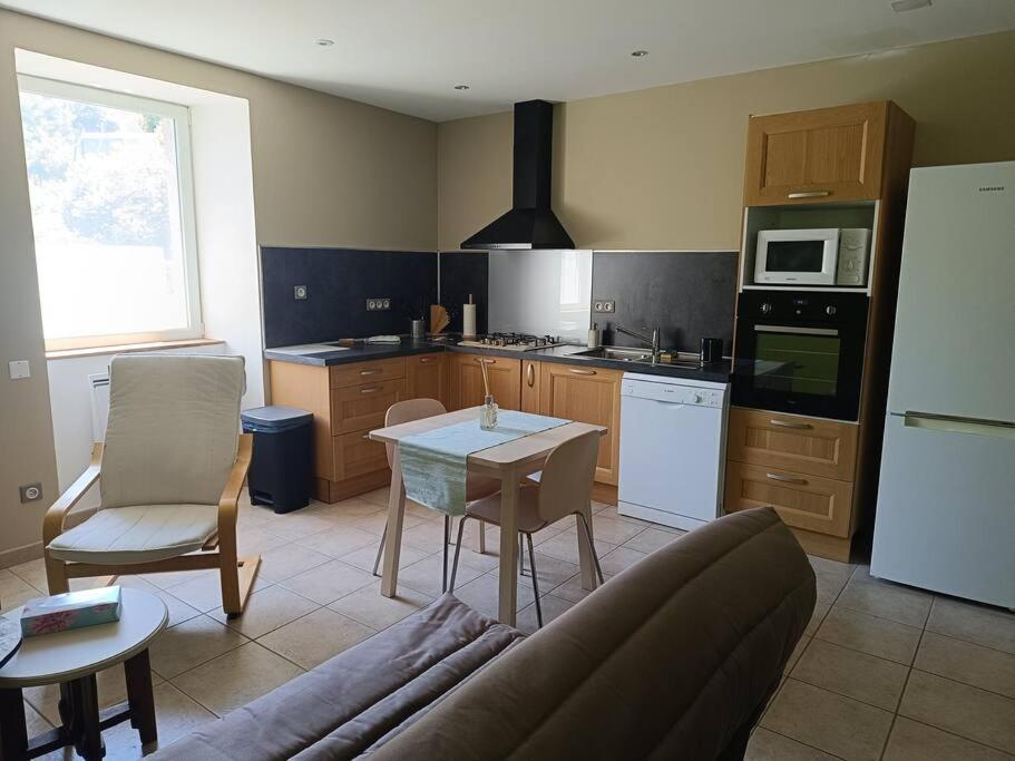 Appartement 2 A 4 Personnes Antraigues Esterno foto