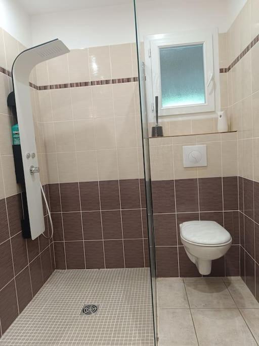 Appartement 2 A 4 Personnes Antraigues Esterno foto