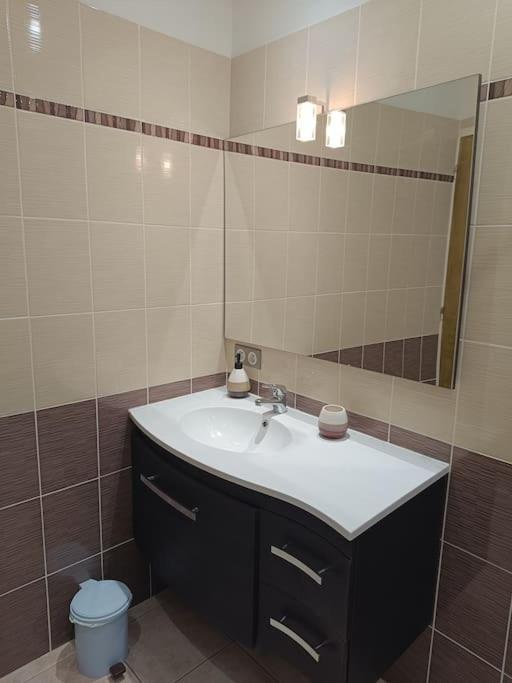 Appartement 2 A 4 Personnes Antraigues Esterno foto