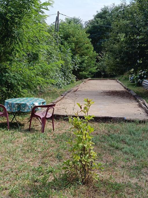 Appartement 2 A 4 Personnes Antraigues Esterno foto